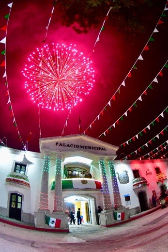 "Alcalde Fernando Juárez Conmemora el Grito de Independencia de México en Candela"